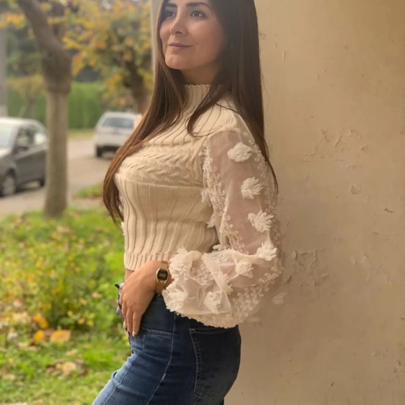 Combination Knit Cropped Sweater - Picture 9 of 12